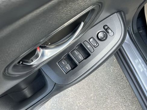 Used 2025 Honda HR-V LX image 17