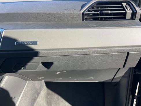 Used 2025 Audi Q3 2.0T Premium image 26