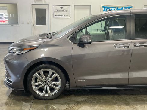 Used 2021 Toyota Sienna Platinum image 12
