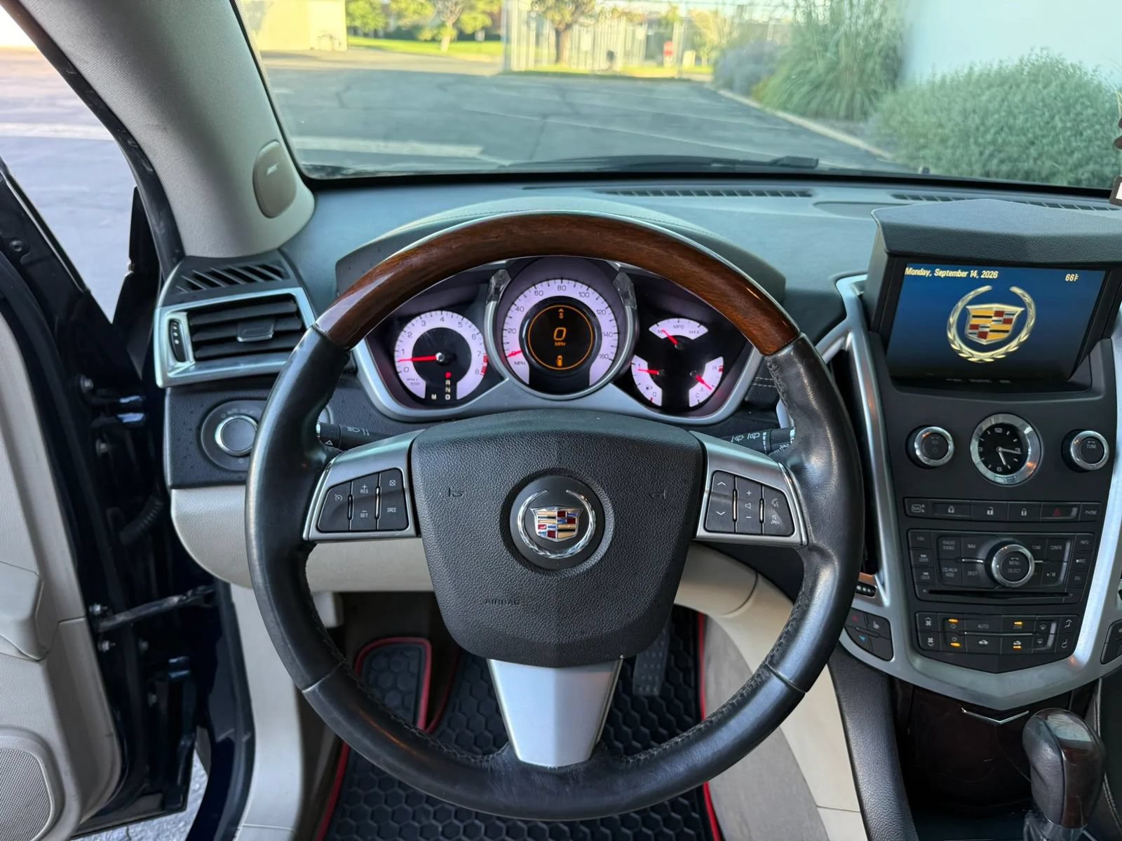 Used 2010 Cadillac SRX Luxury FWD image 17