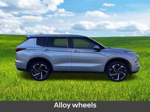 Used 2024 Mitsubishi Outlander AWD image 8