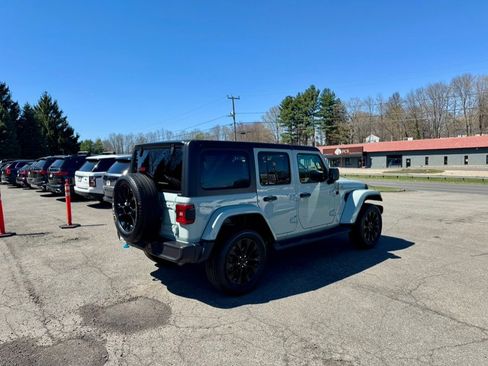 Used 2023 Jeep Wrangler Sahara image 6