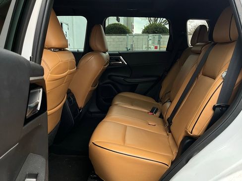 Used 2022 Mitsubishi Outlander SE image 11