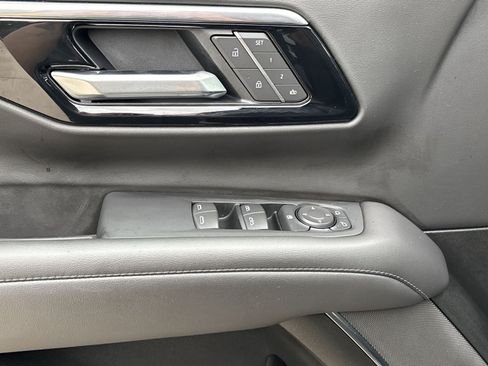 Used 2025 Chevrolet Tahoe LT AWD/4WD image 17
