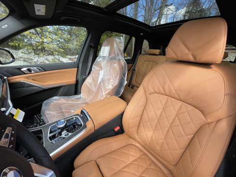 New 2026 BMW X5 xDrive50e w/ Executive Package image 8