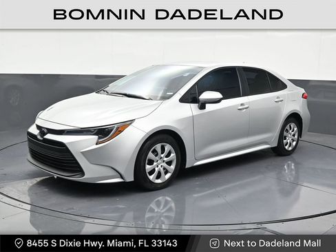Used 2025 Toyota Corolla LE w/ Convenience Package image 1