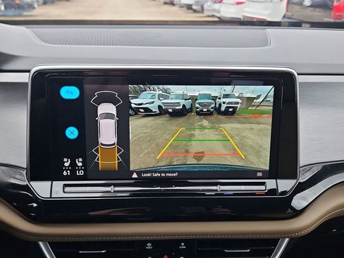 Used 2025 Volkswagen Atlas Cross Sport SE image 17