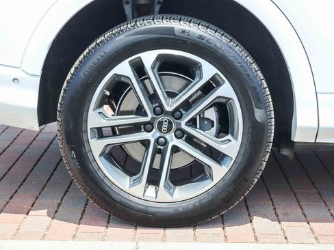 Certified 2025 Audi Q5 Premium w/ Convenience Package AWD/4WD image 10