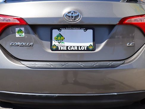 Used 2018 Toyota Corolla LE w/ Carpet Mat Package (TMS) FWD image 21