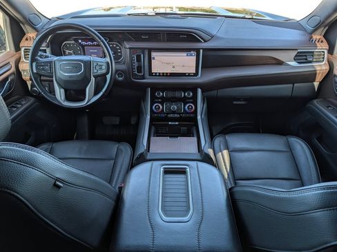 Used 2021 GMC Yukon XL Denali w/ Denali Premium Package RWD image 16