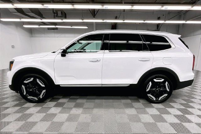 Used 2025 Kia Telluride S AWD/4WD image 13