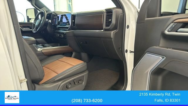 Used 2025 Chevrolet Silverado 3500 High Country w/ Technology Package AWD/4WD image 27