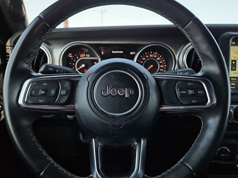 Used 2018 Jeep Wrangler Unlimited Sahara AWD/4WD image 30