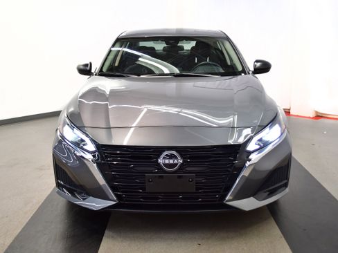 Used 2025 Nissan Altima 2.5 SV FWD image 3