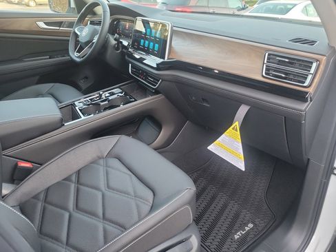 New 2026 Volkswagen Atlas SE FWD image 28