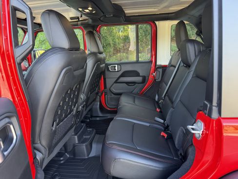 Used 2021 Jeep Wrangler Unlimited Rubicon image 25