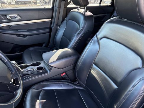 Used 2019 Ford Explorer XLT w/ Equipment Group 202A image 12