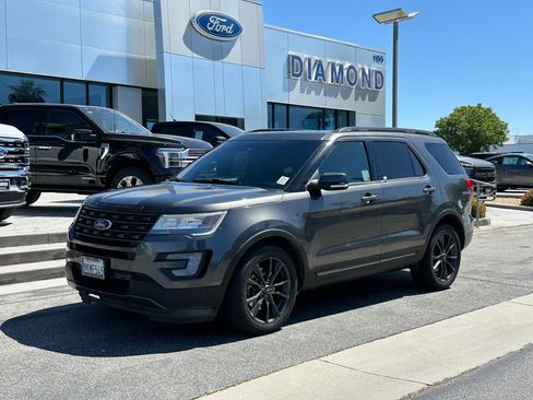 Used 2017 Ford Explorer XLT w/ Equipment Group 202A FWD image 2