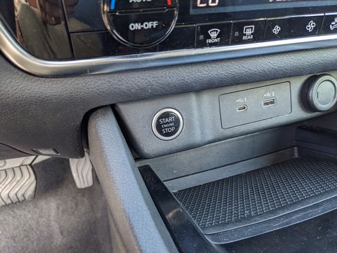 Used 2021 Nissan Rogue SV FWD image 27