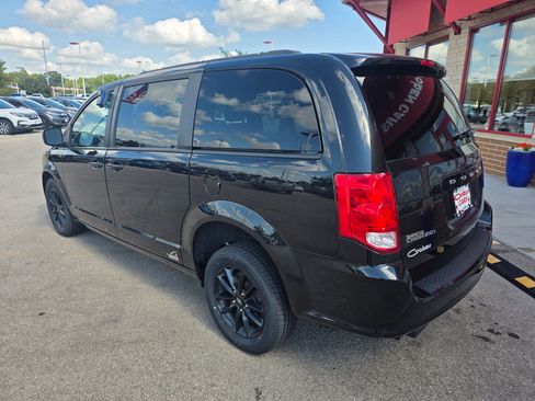Used 2020 Dodge Grand Caravan SE image 5
