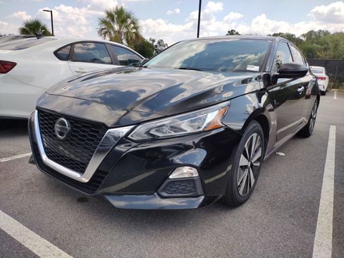 Used 2022 Nissan Altima 2.5 SV FWD image 2