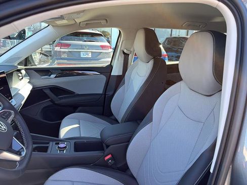 New 2026 Volkswagen Tiguan SE FWD image 14