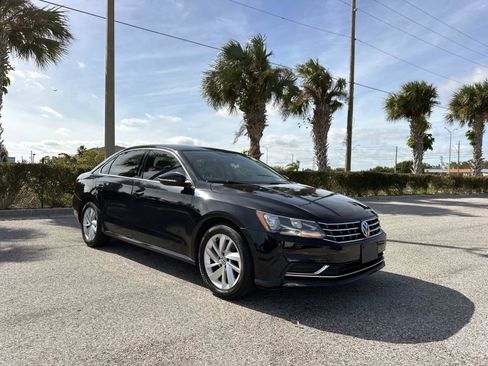 Used 2018 Volkswagen Passat 2.0T SE image 2