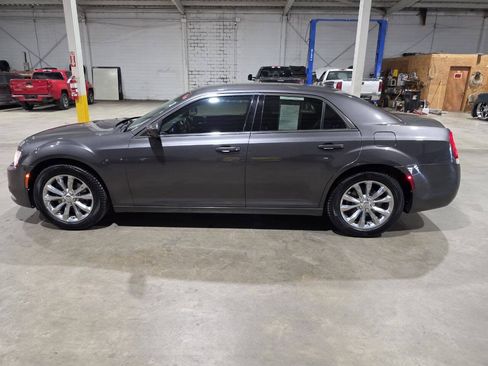 Used 2016 Chrysler 300 Limited AWD/4WD image 5