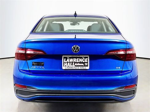 Used 2024 Volkswagen Jetta SE image 5