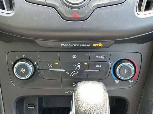 Used 2018 Ford Focus SE FWD image 12