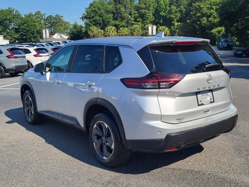 Used 2025 Nissan Rogue SV FWD image 6