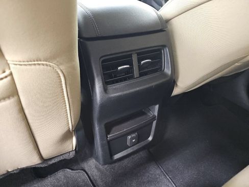 Used 2019 Ford Edge SE FWD image 27