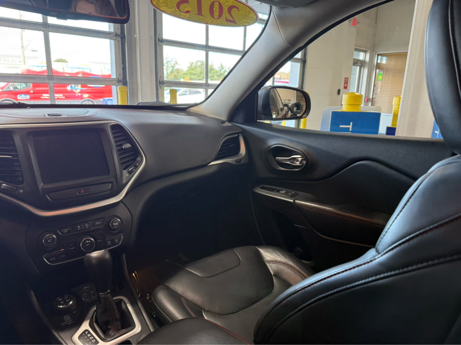 Used 2015 Jeep Cherokee Trailhawk w/ Leather Interior Group AWD/4WD image 18