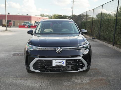 New 2025 Volkswagen Taos SEL image 3