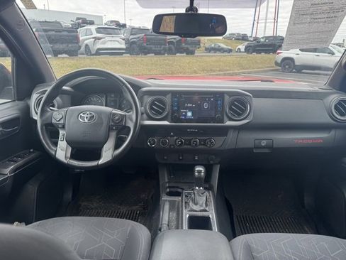 Used 2016 Toyota Tacoma TRD Off-Road image 12