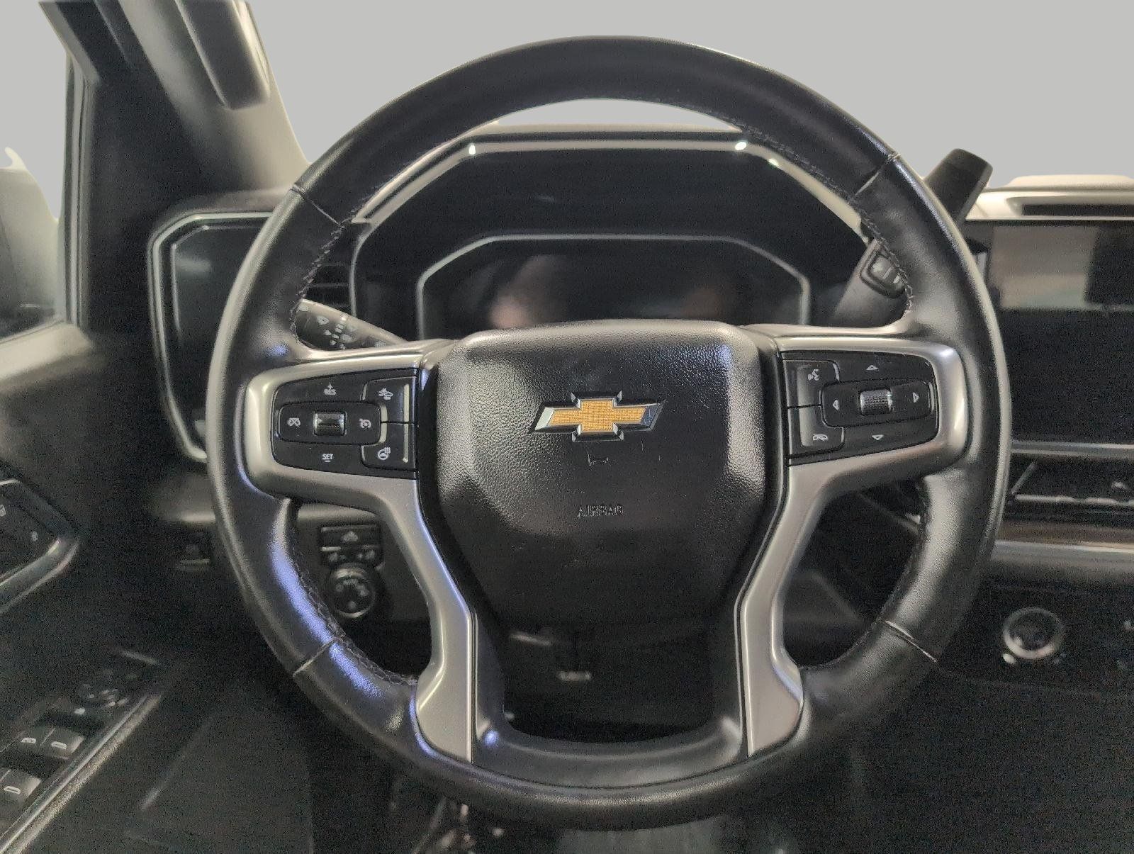 Used 2024 Chevrolet Silverado 1500 LT AWD/4WD image 5