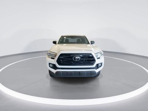 Used 2019 Toyota Tacoma SR AWD/4WD image 3