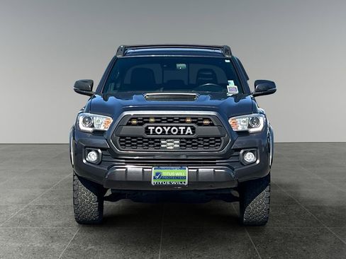 Used 2018 Toyota Tacoma TRD Sport AWD/4WD image 2