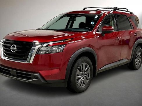 Used 2023 Nissan Pathfinder SV w/ SV Premium Package image 3