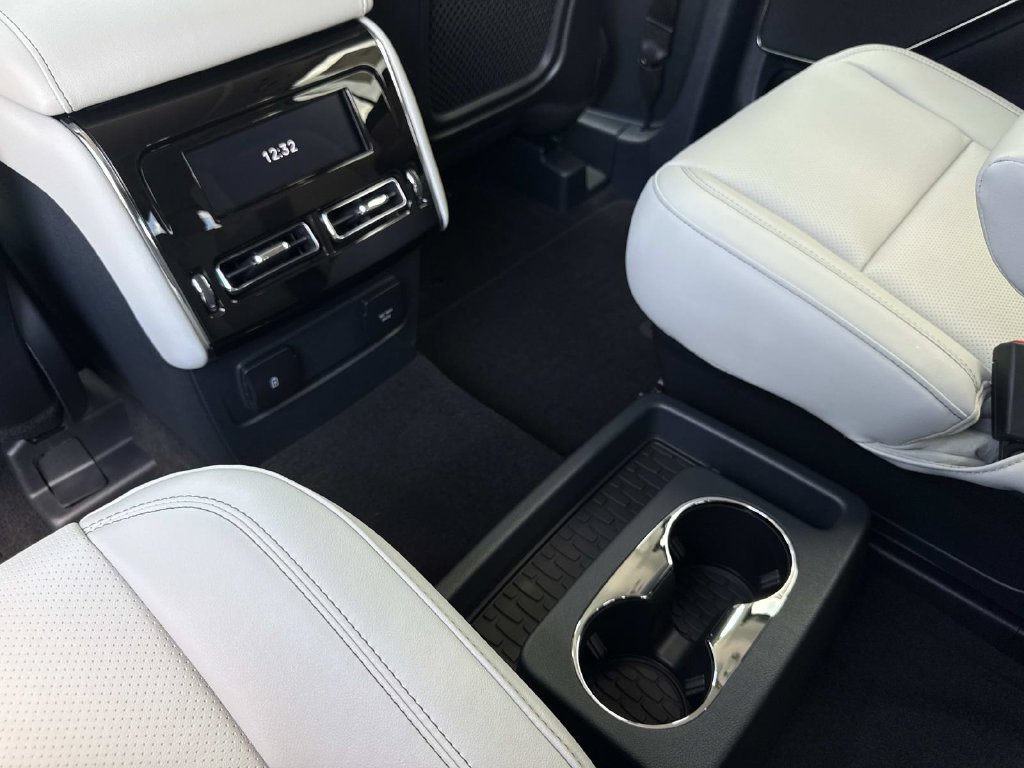 New 2027 Lincoln Aviator 2WD image 16