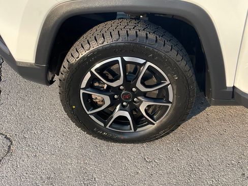 Used 2025 Jeep Compass Trailhawk AWD/4WD image 34