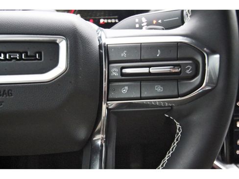 Used 2025 GMC Acadia Denali w/ Super Cruise Package FWD image 16