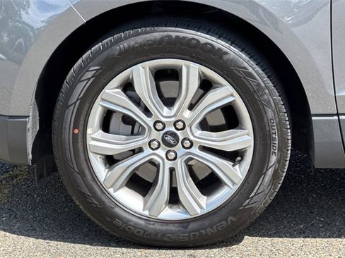 Used 2024 Ford Edge Titanium image 45