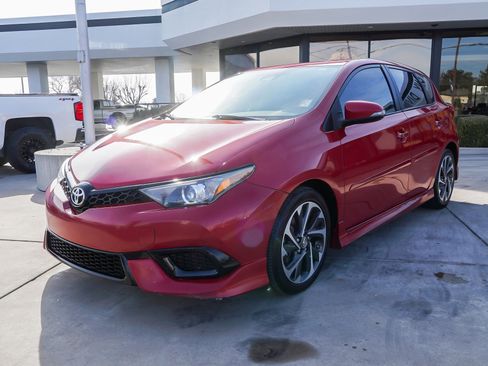 Used 2018 Toyota Corolla iM image 4
