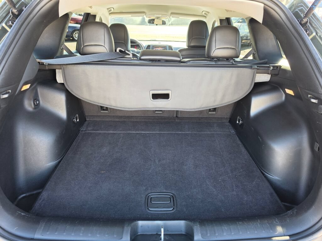 Used 2019 Jeep Cherokee Latitude Plus w/ Cold Weather Group AWD/4WD image 16