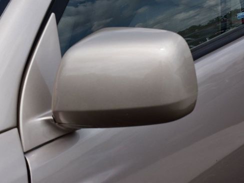 Used 2005 Toyota Highlander 4WD V6 w/ 3rd Row image 40