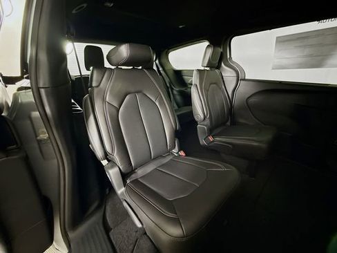 New 2026 Chrysler Pacifica Select image 26