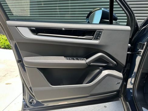 Used 2025 Porsche Cayenne image 14