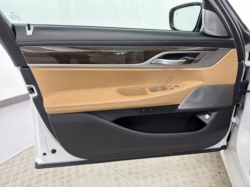 Used 2021 BMW 740i w/ Luxury Rear Seating Package image 19