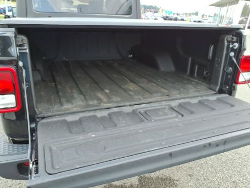 Used 2022 Jeep Gladiator Sport AWD/4WD image 5